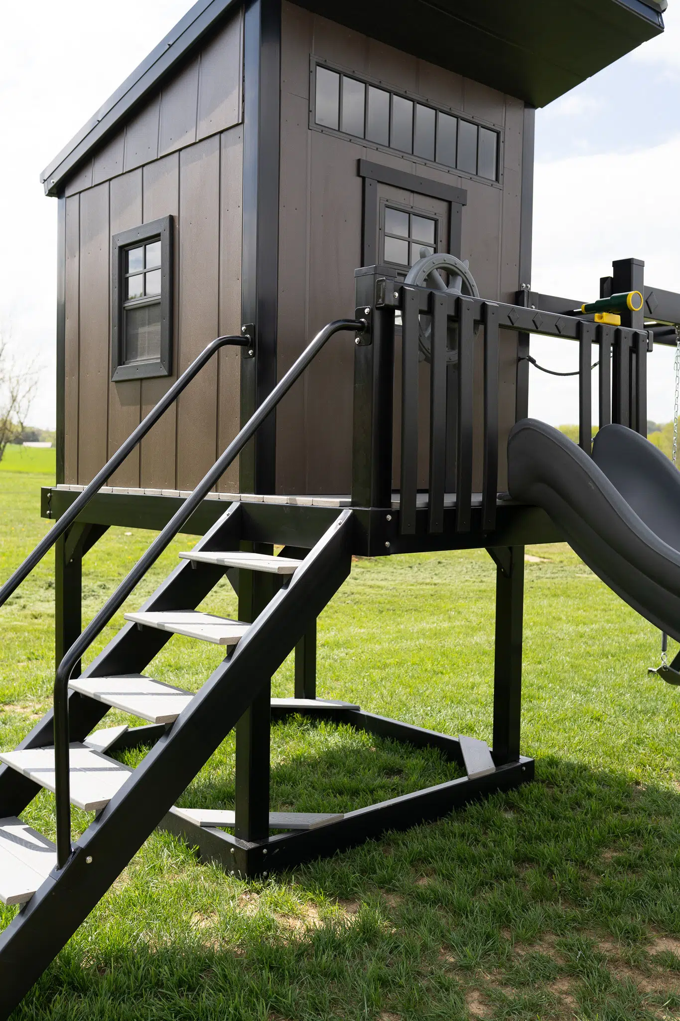 Black Vinyl w Brown Playhouse, Gray Accessories, Black Accents