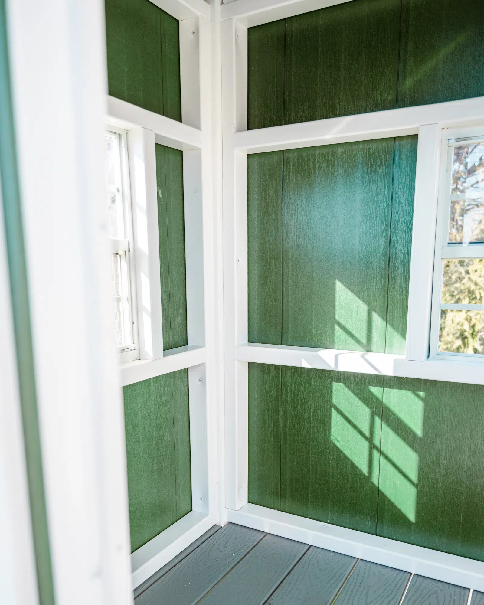 Bright White Vinyl w Green Playhouse, Green Accessories, Green Accents