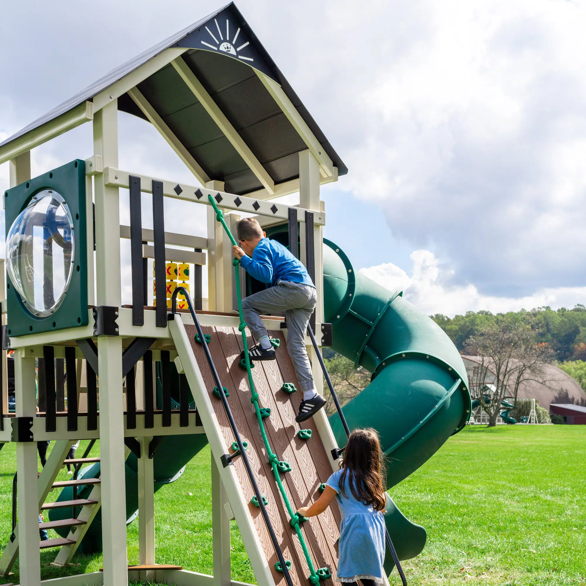 Ivory Vinyl w Green Accessories, Black Roof, and Black Accents