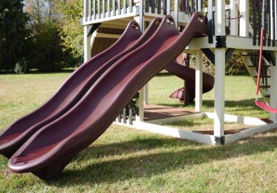 How to Choose a Backyard Playground That Is Safe for Young Children